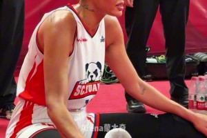 看看珍妮巴斯怎么看詹姆斯退役！